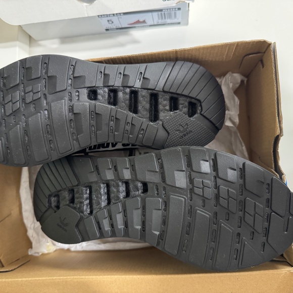 Addidas ZX 2K Boost J Black Boys size 5 NWT original box - Picture 3 of 6